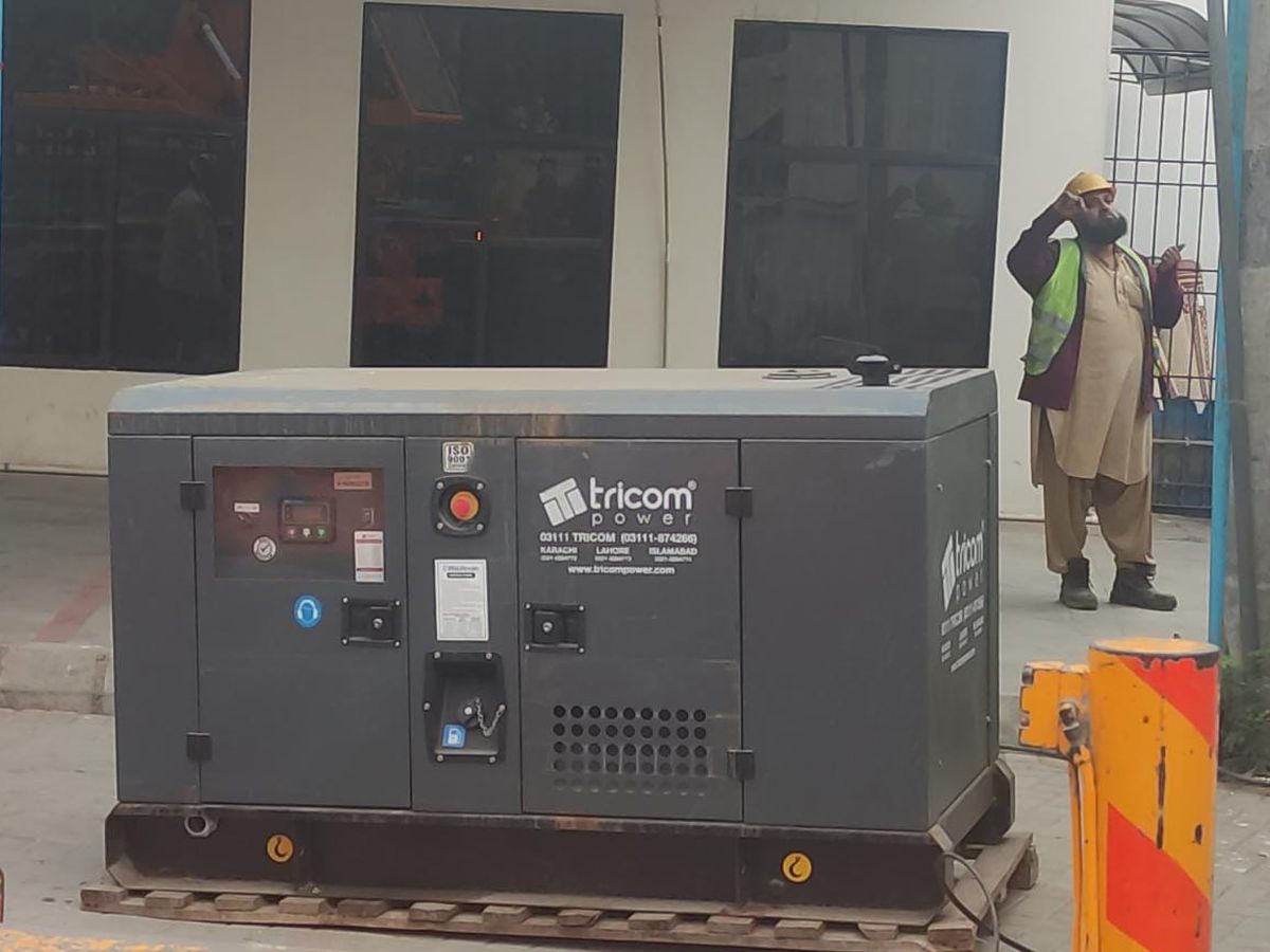 Compact Tricom canopy set, installed